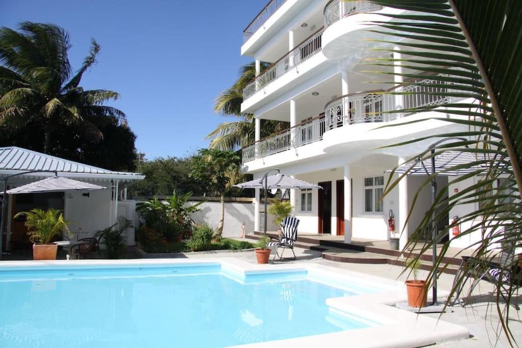 Les Trois Fleurs Apartment Pointe aux Canonniers Exterior photo